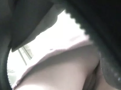 На червоній безкоштовне порно відео кушетці.