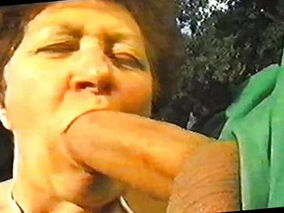 Трах із секс відео безкоштовно зрілою Леонорою.