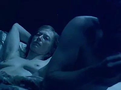 Посильний та дві дівчинки. порно дивитись безкоштовно